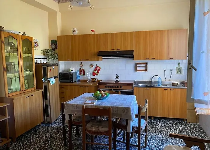 A Due Passi Dalla Stazione Melito Di Porto Salvo